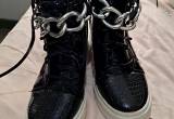 Black heel shoes