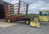 New Holland 1069 bale wagon