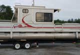 2001 SunTracker Pontoon Houseboat