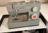 Like New Singer 4452 Sewing Machine